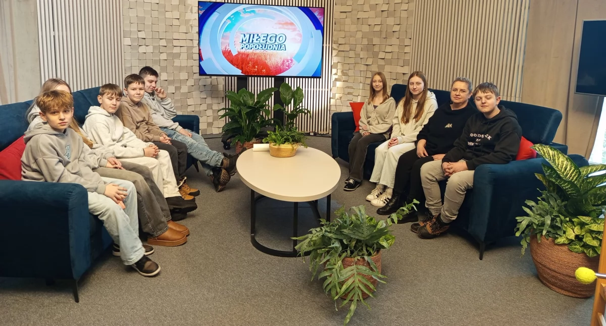 Uczniowie poznali pracę w telewizji, a potem ruszyli na lodowisko