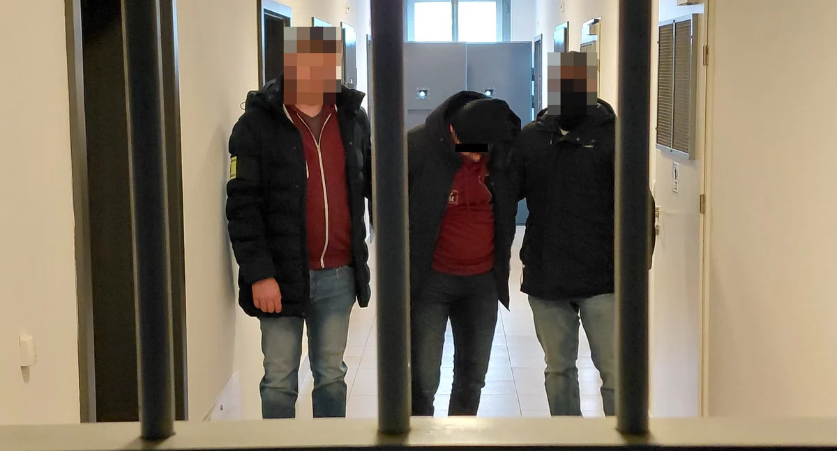 44-latek zatrzymany za usiłowanie włamania i fałszywe tablice rejestracyjne. Grozi mu do 5 lat więzienia
