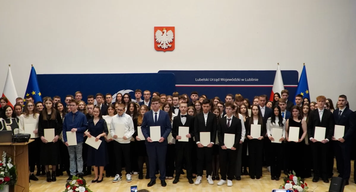 Uczniowie z naszego powiatu wśród najlepszych w województwie. Otrzymali ważne stypendia