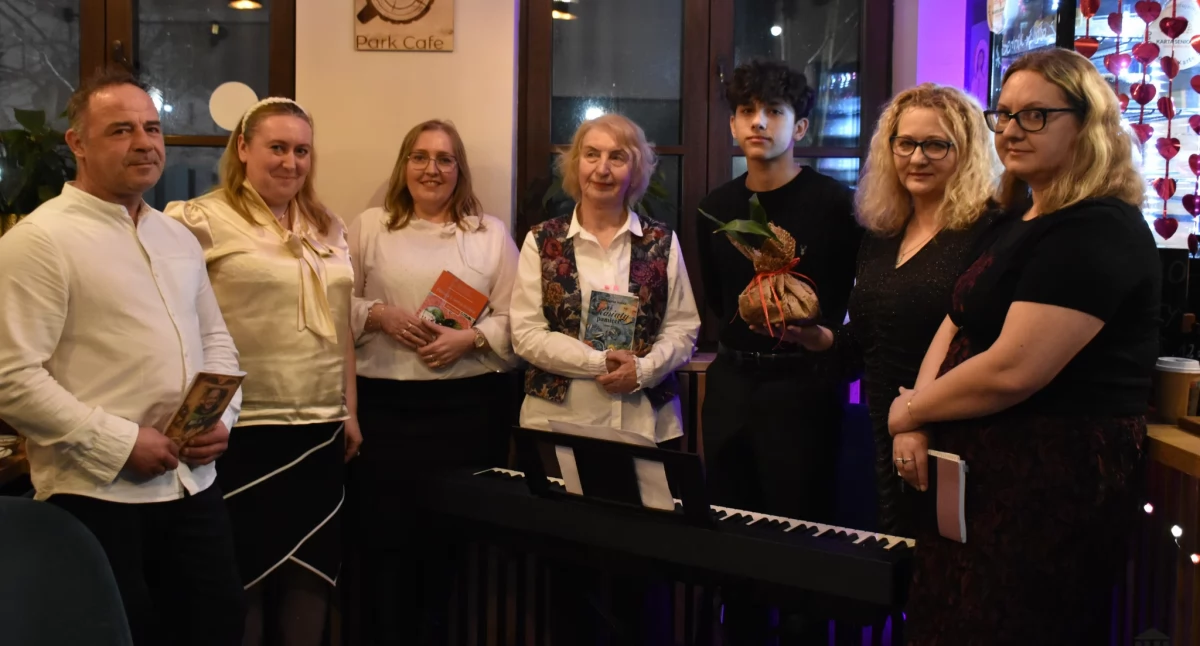 Nastrojowy wieczór z poezją. Emocje, muzyka i refleksja