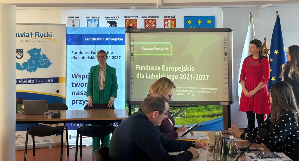 Spotkanie w Rykach o funduszach europejskich. Wsparcie w edukacji i ochronie klimatu.