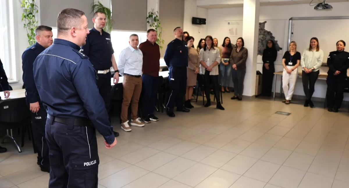 Policjanci podziękowali paniom za służbę i pracę!