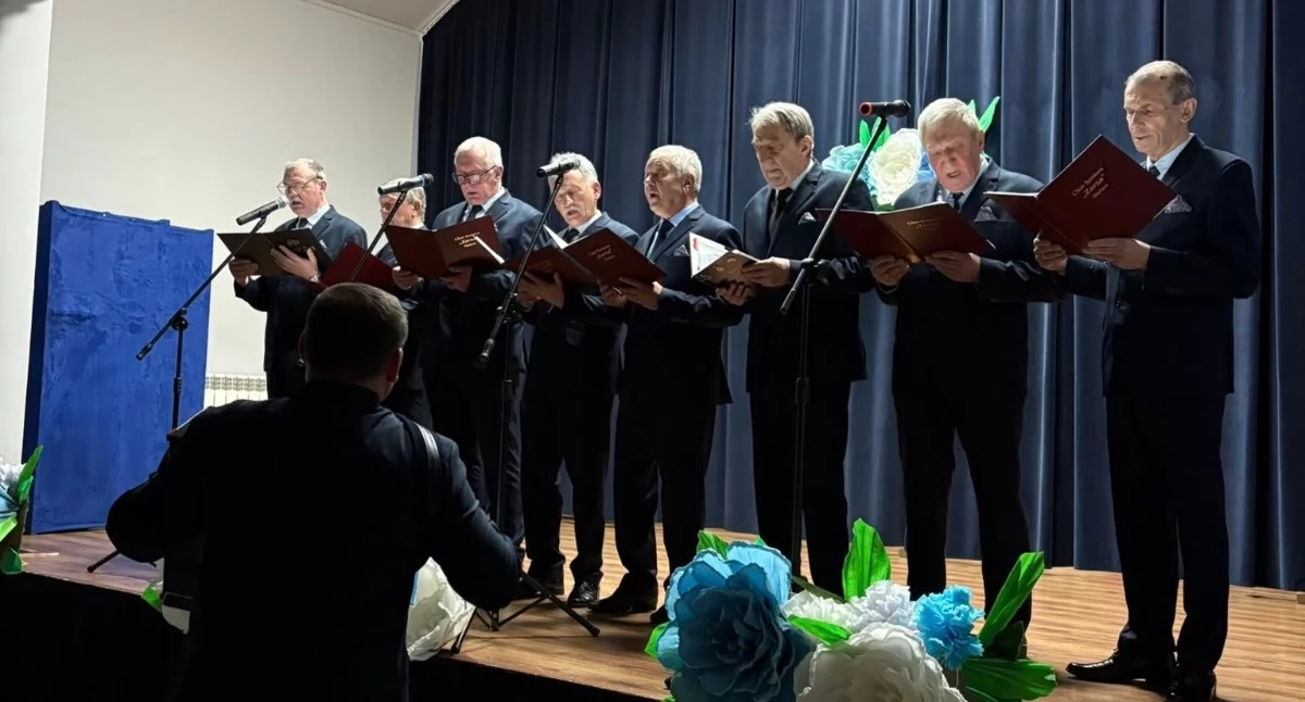 Dzień Kobiet świętowano wspólnie. Nie zabrakło muzyki i dobrego humoru