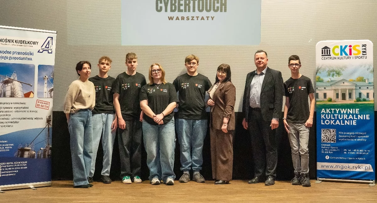 Młodzi eksperci uczą cyberbezpieczeństwa na unikalnych warsztatach