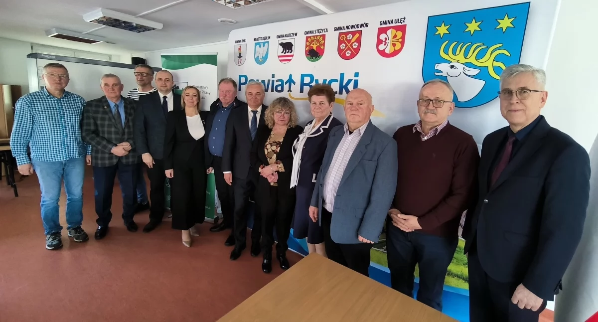 Pierwsze posiedzenie Powiatowej Rady Rynku Pracy. Wręczono powołania