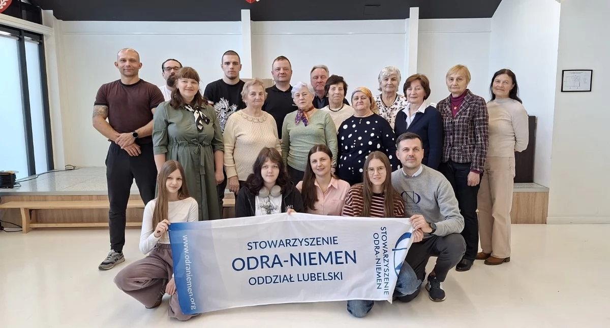 Uczennice przekazały pomoc Polakom na Wileńszczyźnie