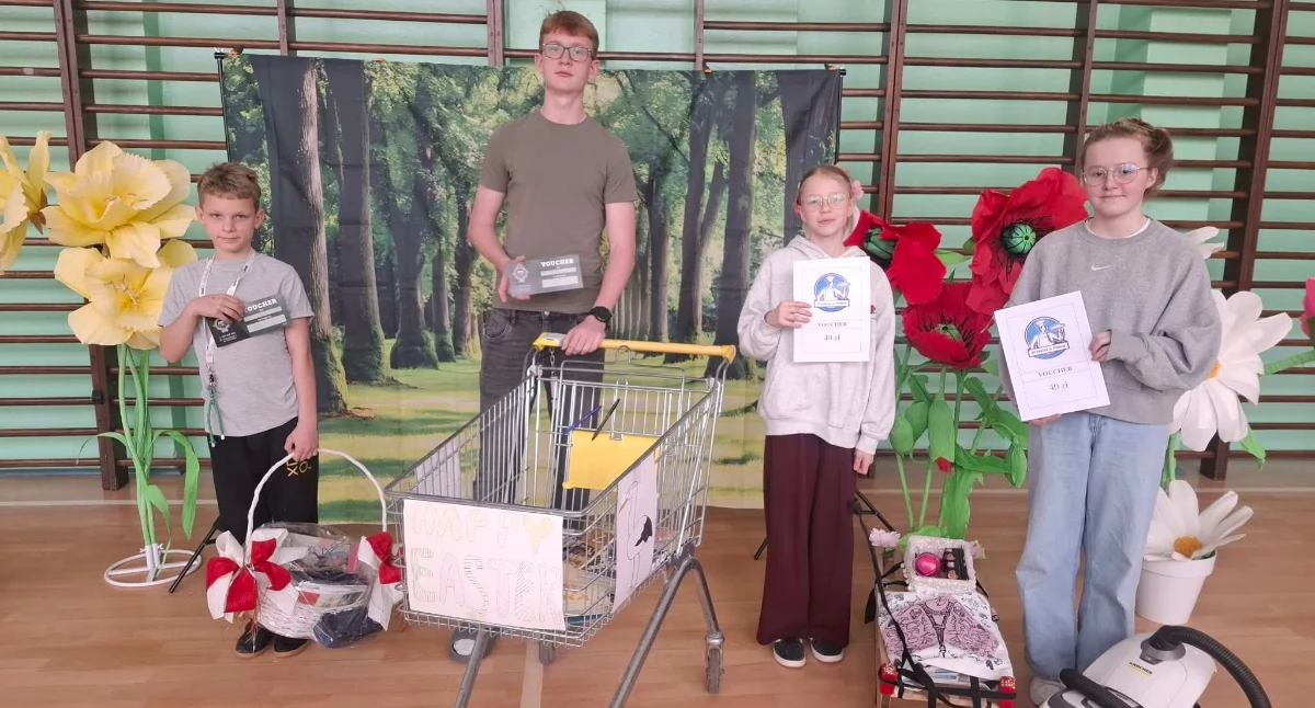 Uczniowie powitali wiosnę kolorowo! Konkursy, dzień bez plecaka i nagrody