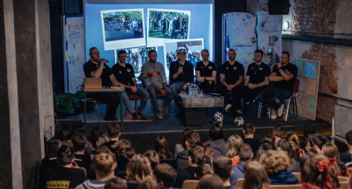 Uczniowie z Ryk działają przeciw hejtowi. Konferencja z udziałem Marka Saganowskiego