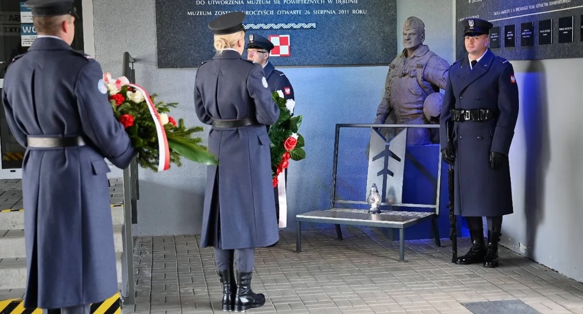 Dęblin pamięta o ofiarach katastrofy smoleńskiej podczas uroczystości rocznicowej