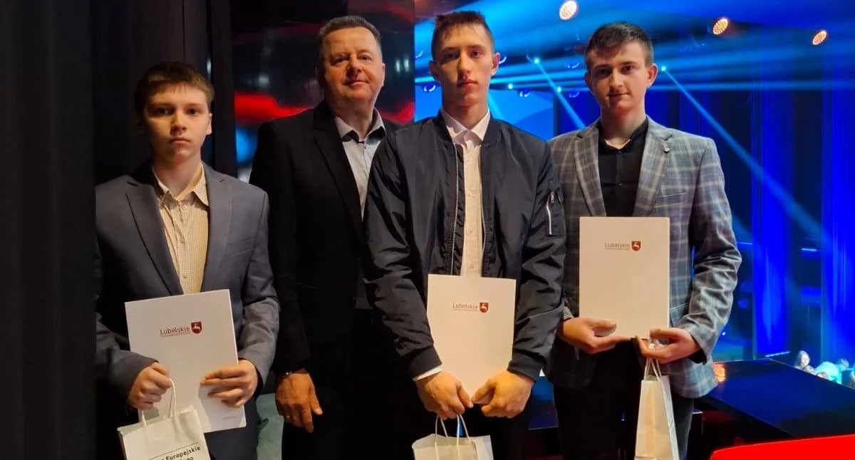 Docenieni za pracę i wyniki. Uczniowie Mechanika wyróżnieni