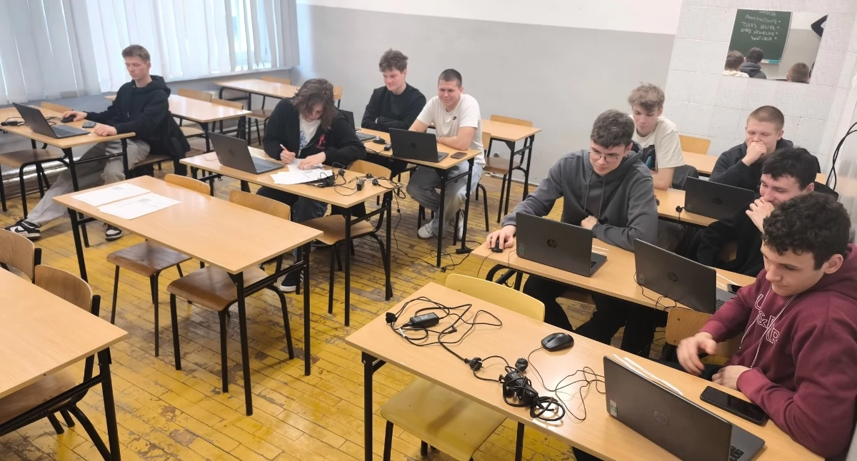 Uczniowie Mechanika zdobywają praktyczne umiejętności w branży reklamowej