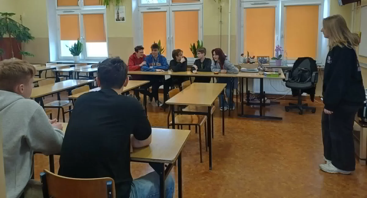 Nauka przez zabawę w Dęblinie. Dzień Języka Angielskiego w Zespole Szkół Zawodowych nr 1