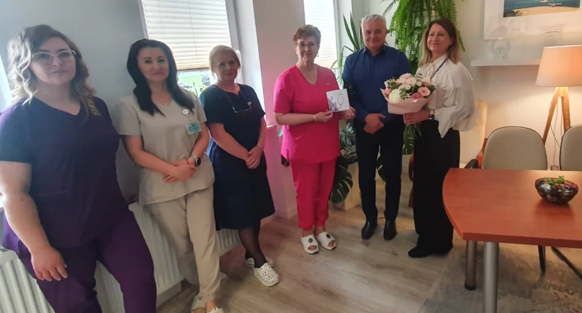 Dęblin dziękuje pielęgniarkom i położnym. Wizyta burmistrza w SPZOZ