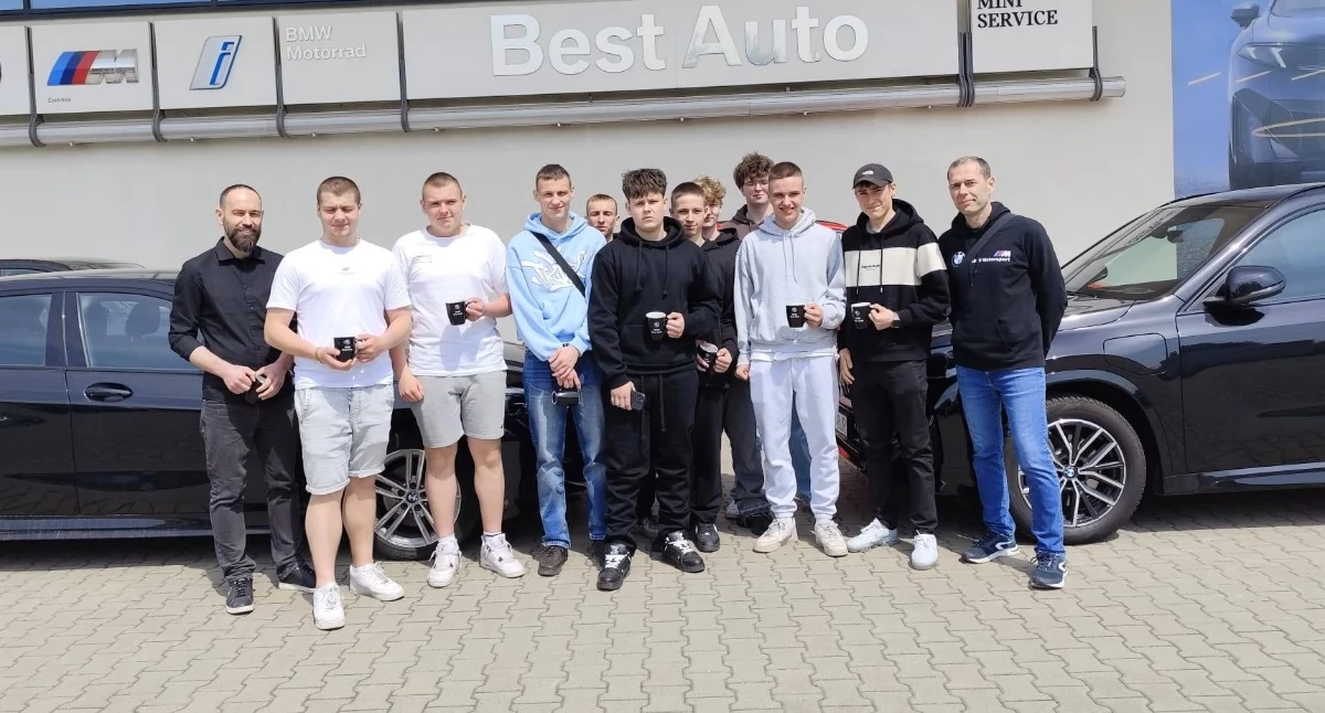Uczniowie Mechanika odwiedzili salon BMW w Lublinie. Zobaczyli nowoczesny serwis od środka