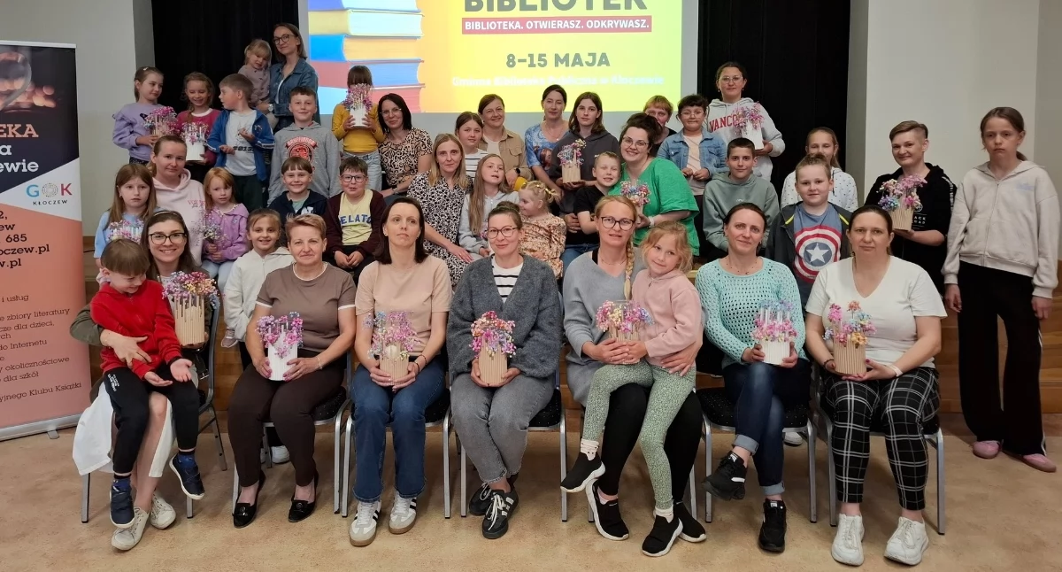 Biblioteka w Kłoczewie zamieniła się w pracownię artystyczną. Młodzież i całe rodziny tworzyły wyjątkowe ozdoby