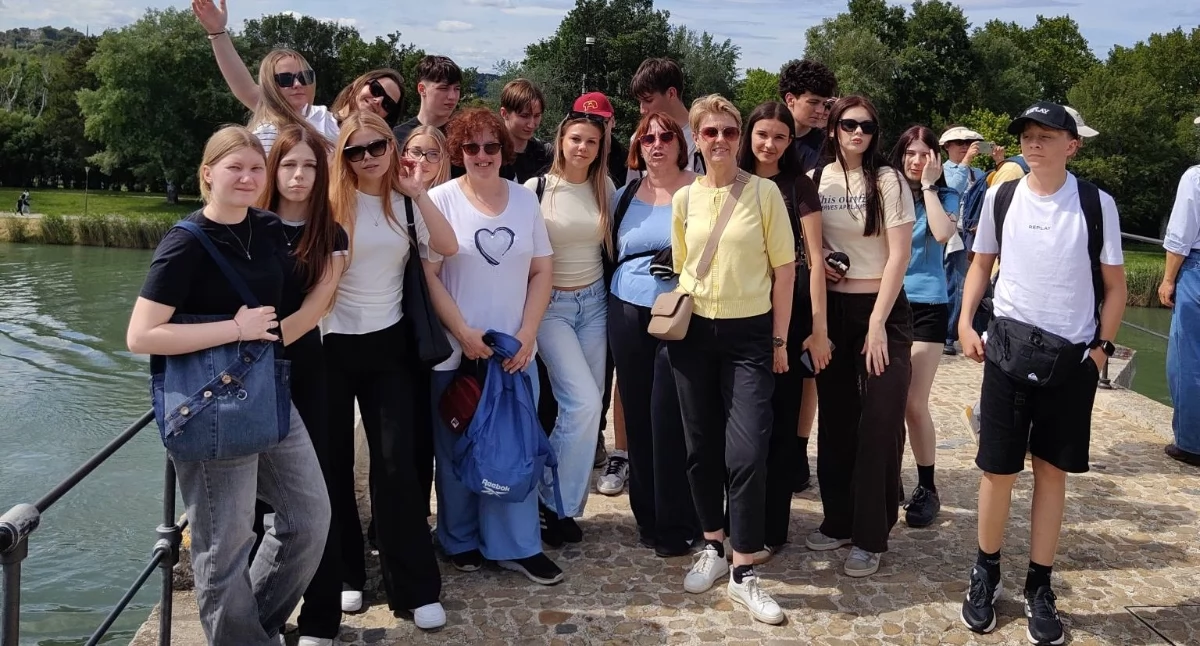 Uczniowie I LO ruszyli na podbój Europy. Od Awinionu po muzeum Dalego