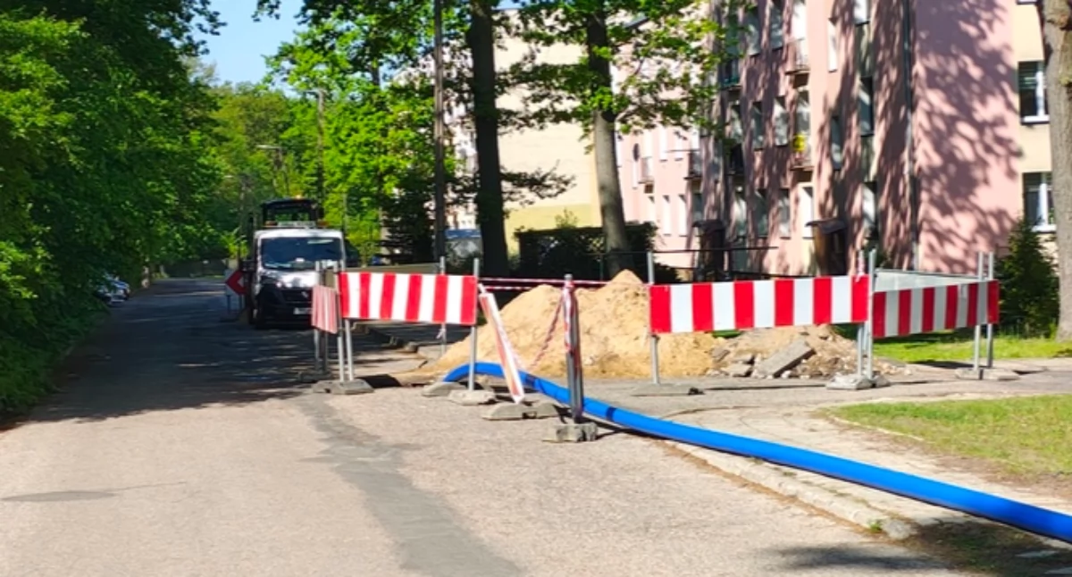 Nowa sieć wodociągowa na osiedlu Stawy. Prace już trwają