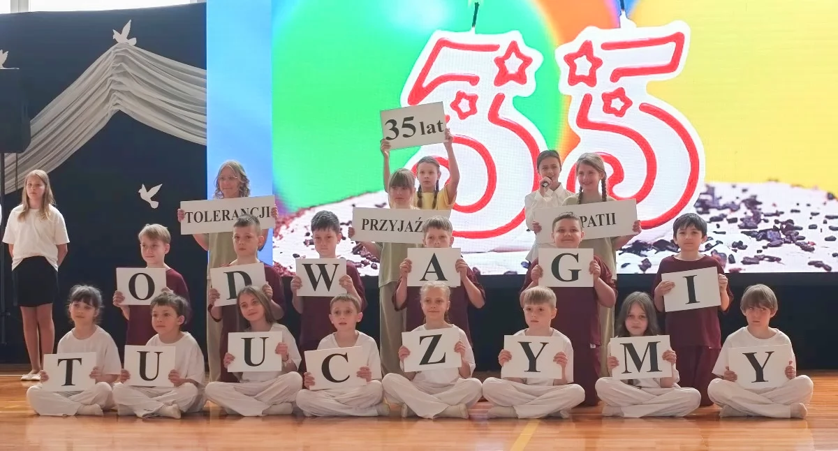 Szkoła Podstawowa nr 2 w Rykach świętuje 35 lat wychowania młodych pokoleń