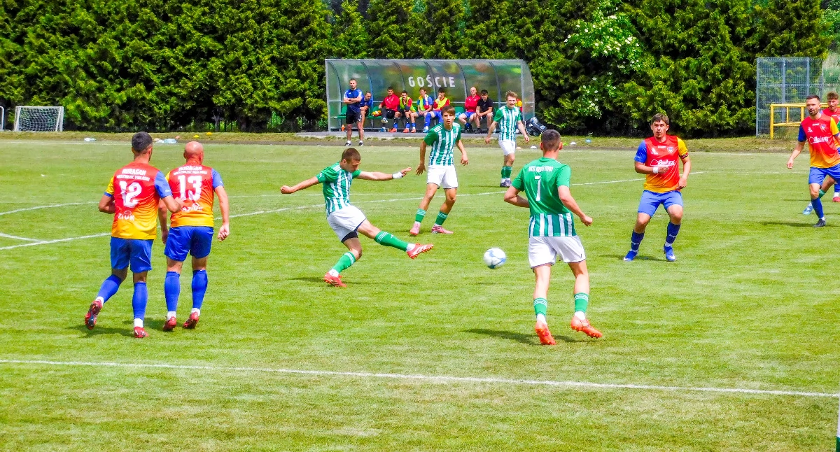 Ruch Ryki – Huragan Międzyrzec. Gol w 83. minucie podtrzymuje nadzieje na utrzymanie