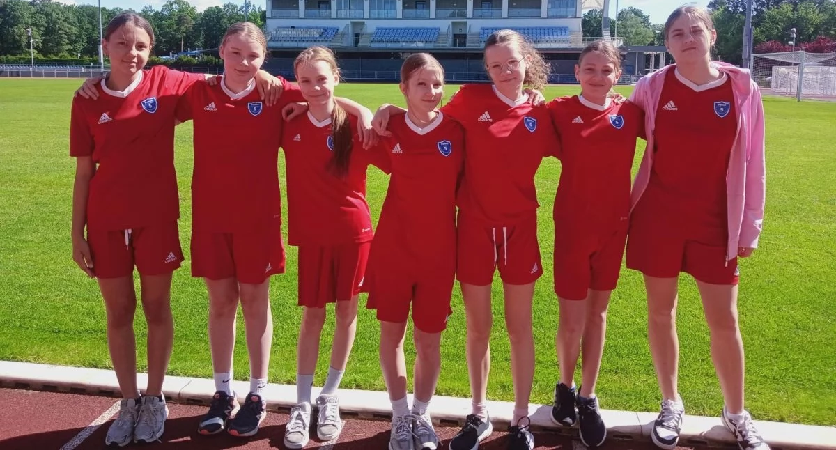 Uczennice SP nr 5 w Dęblinie w czołówce rejonu. Czwarte miejsce w czwórboju lekkoatletycznym