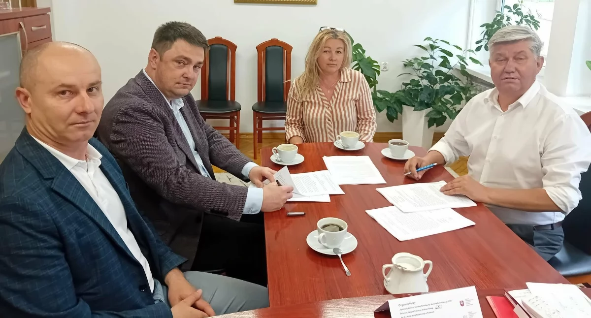 Nowe drogi w gminie Ryki. Burmistrz podpisał umowy za blisko 570 tys. zł