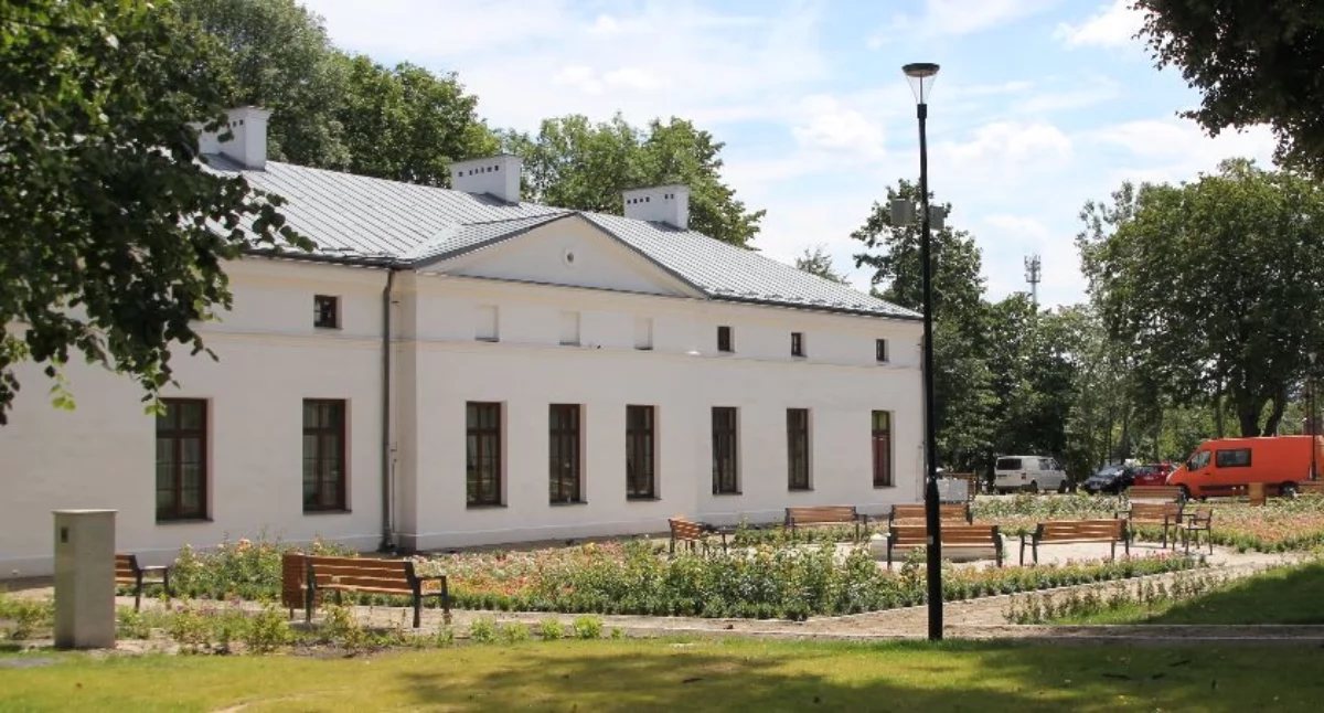 Gmina Ryki pyta mieszkańców o przyszłość zabytkowego dworu klasycystycznego