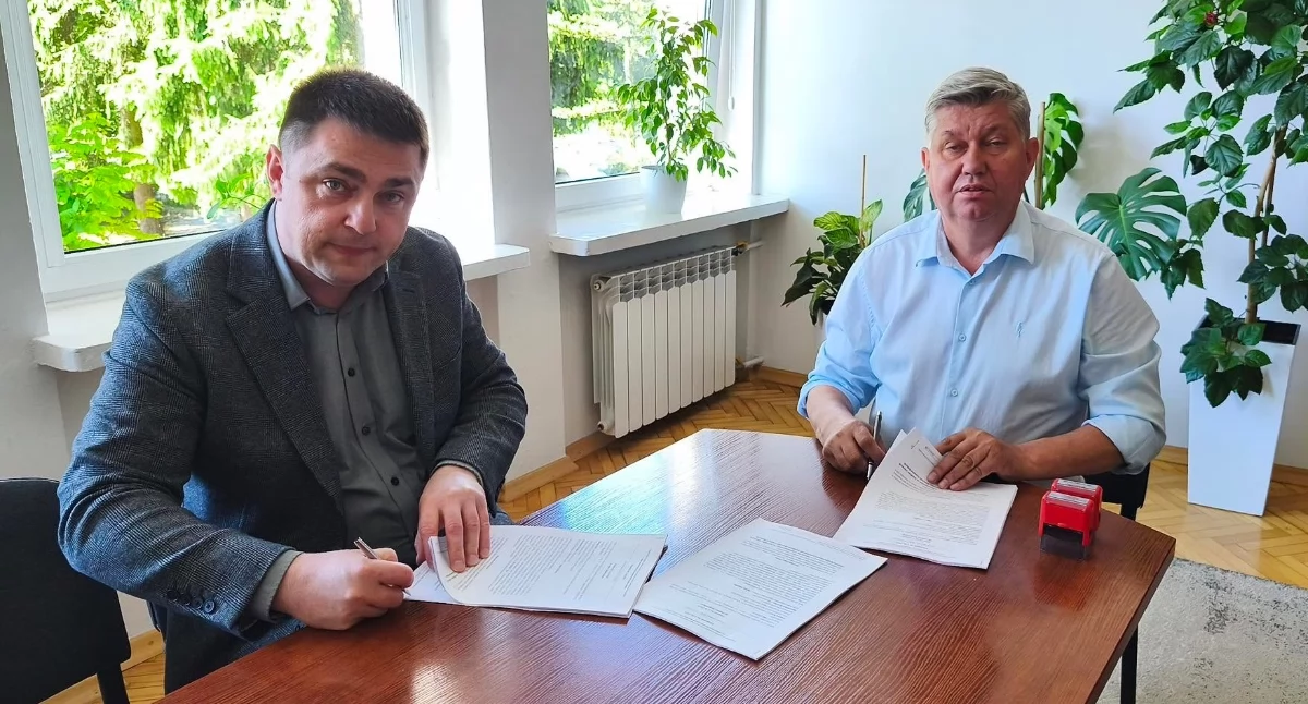 Prawie 400 metrów nowego asfaltu w Lasoniu. Burmistrz Ryk podpisał umowę