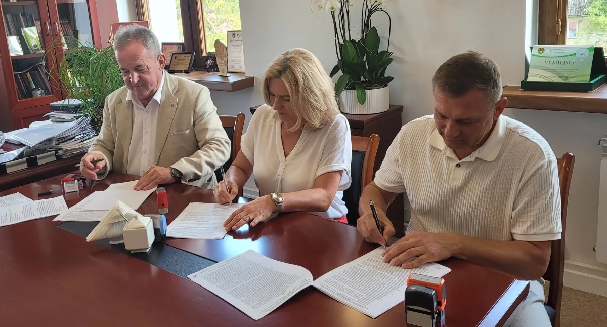 Blisko 1,5 miliona złotych na remont dróg w gminie Stężyca. Kolejne umowy podpisane