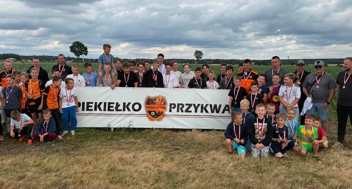 Pożegnanie trenera Roberta Piotrowskiego. Piknik sportowy w Przykwie zakończył sezon