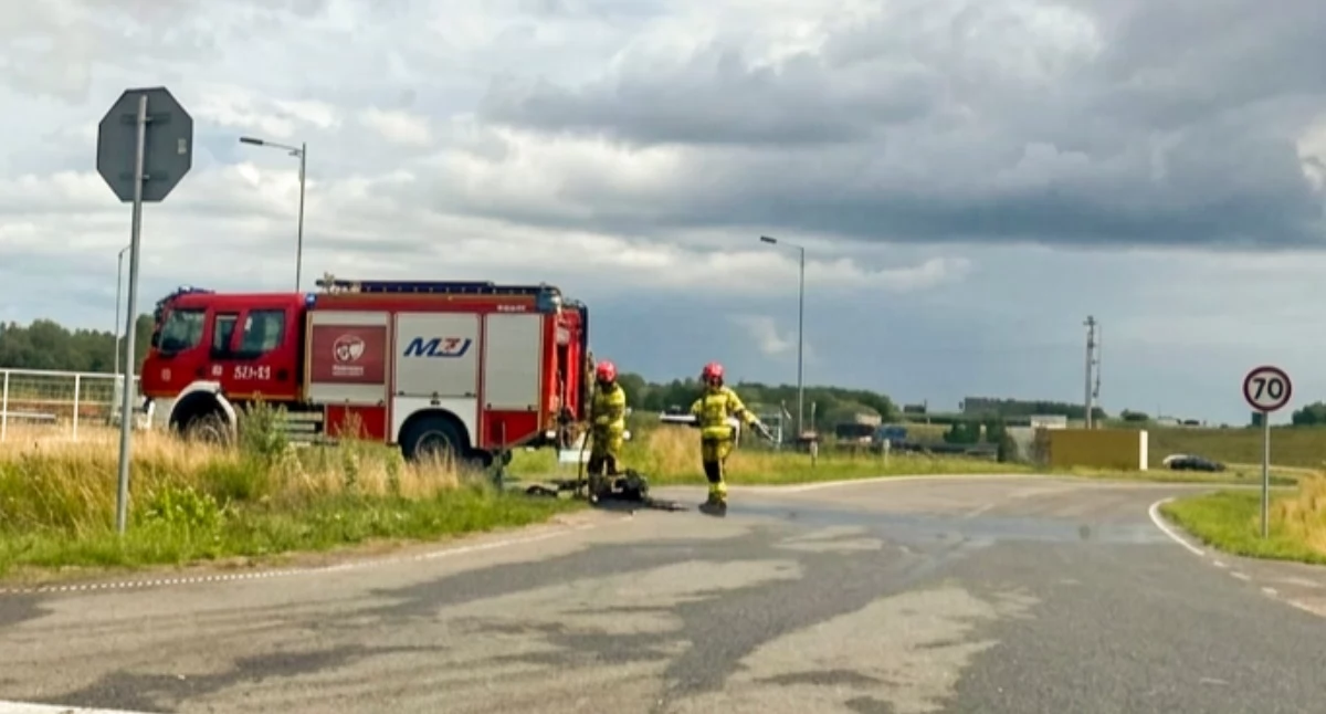 Motorower stanął w ogniu przy ul. Młynarskiej w Rykach. Interweniowali strażacy