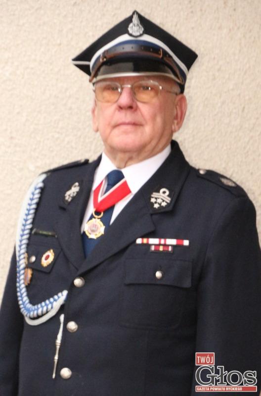 Poświęcił straży kawał życia