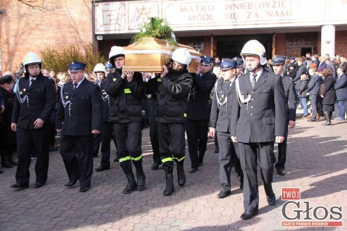 Tłumy pożegnały Mateusza