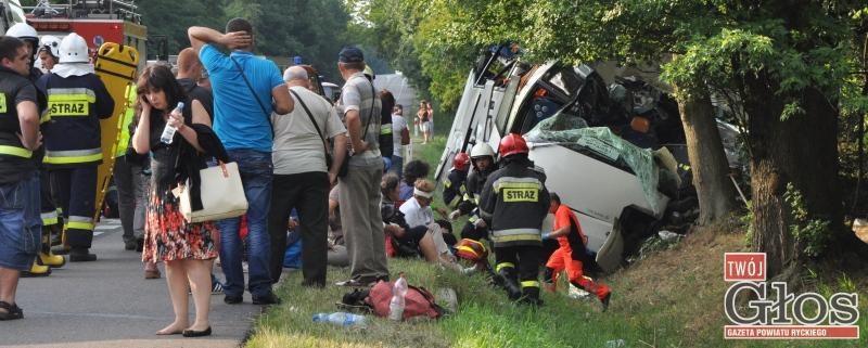 Autokar uderzył w drzewo. Zginęło pięcioro Ukraińców