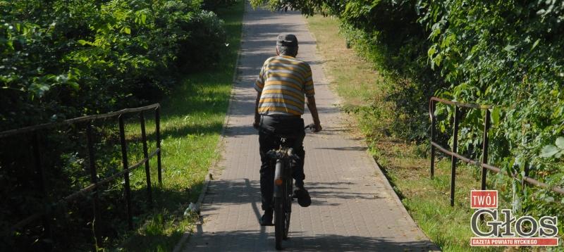 Łącznik spowity ciemnością. Mieszkańcy się boją