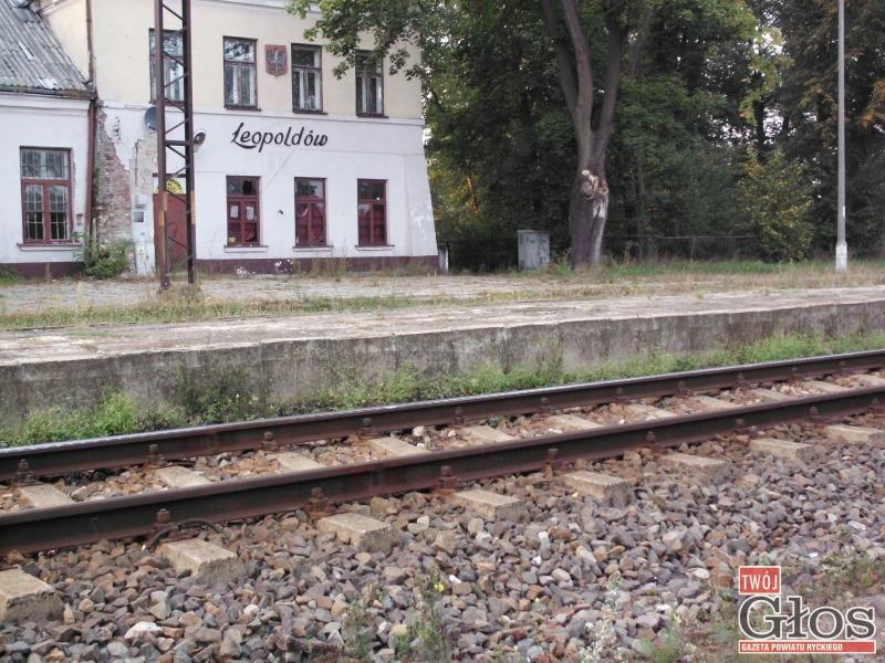 Pijany nastolatek wpadł pod pociąg