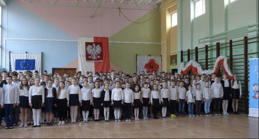 Oprócz Hymnu Państwowego zaśpiewali 