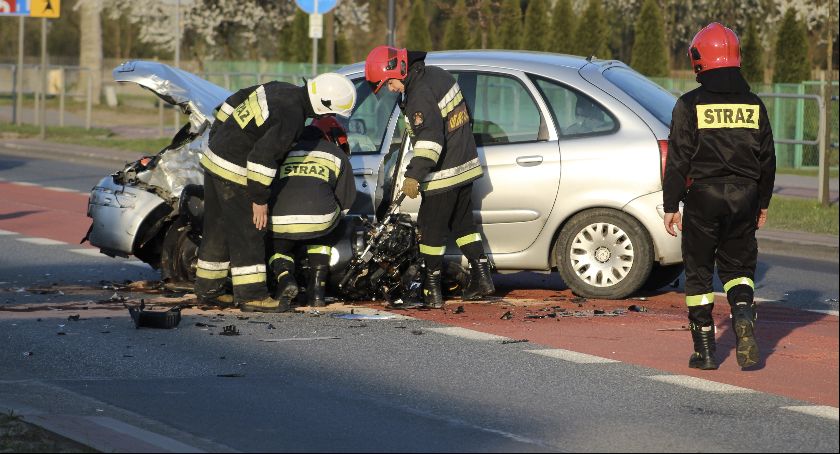 Ranny motocyklista przetransportowany śmigłowcem do szpitala