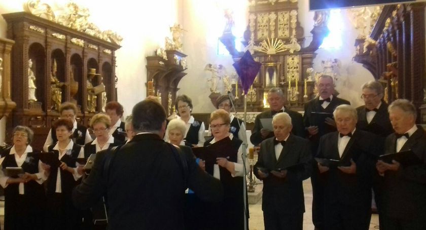 Koncert pieśni pasyjnych w wykonaiu Chóru Seniora Zorza 
