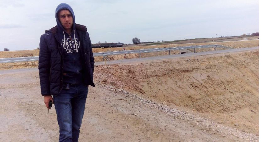 Rolnicy walczą o szersze zjazdy z drogi serwisowej