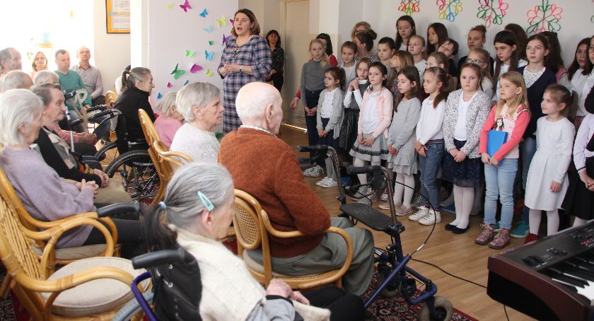 Podzielili się z seniorami darem serca