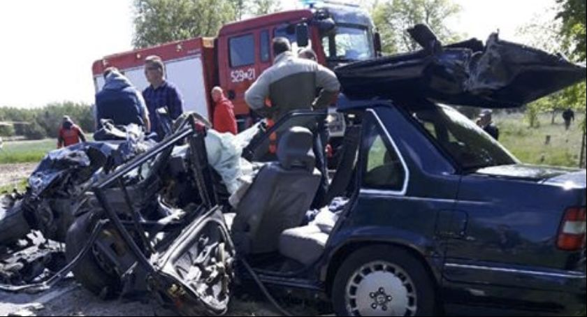 Wypadek w Długowoli. Jedna osoba nie żyje