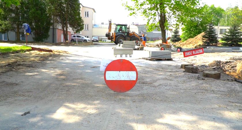 Przy szpitalu powstaje parking (WIDEO)