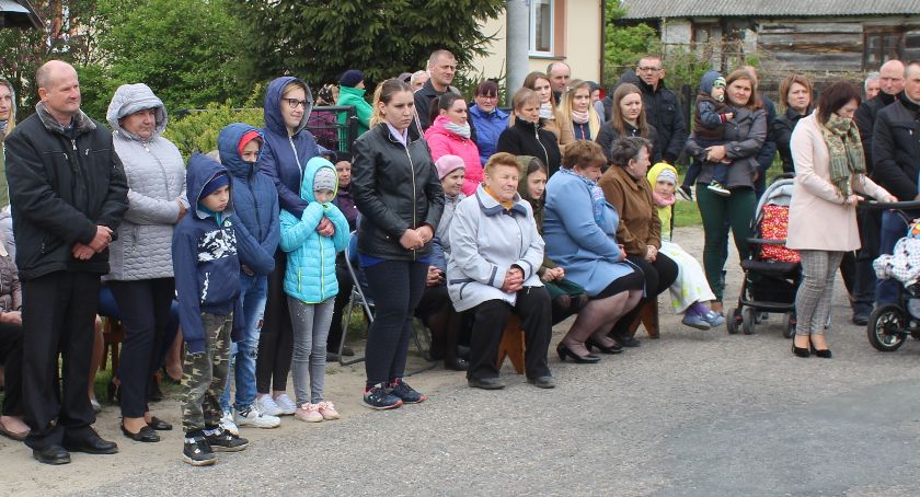 Mieszkańcy ufundowali krzyż i obelisk