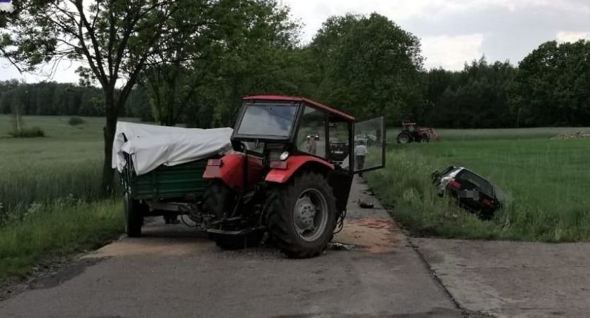 Niebezpieczny wypadek z udziałem ciągnika i BMW