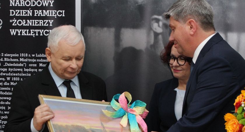 Sprawdź co Kaczyński zabrał z Ryk i co obiecał