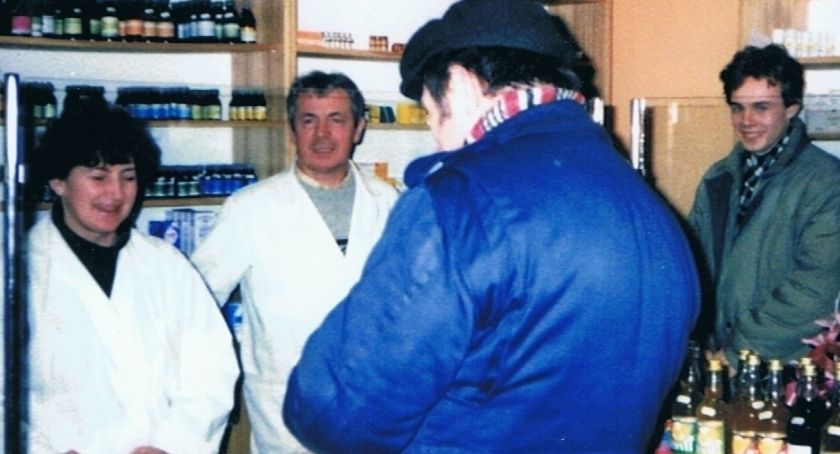 Otworzył pierwszą prywatną aptekę w powiecie