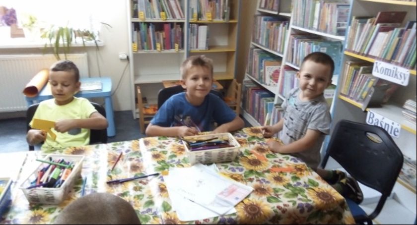 Lato z biblioteką. Placówka zaprasza dzieci na zajęcia