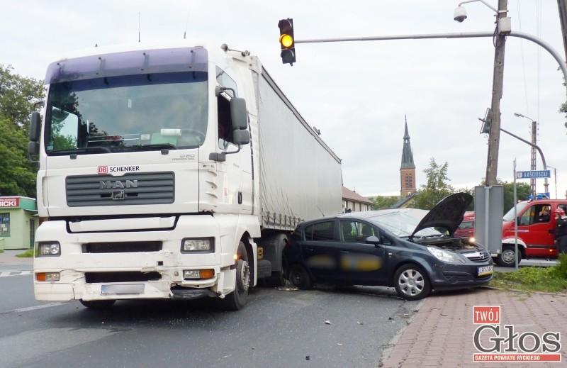 Wjechał pod TIRa