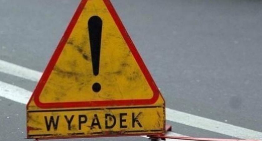 Osobówka zderzyła się z ciągnikiem rolniczym. Utrudnienia na drodze nr 48