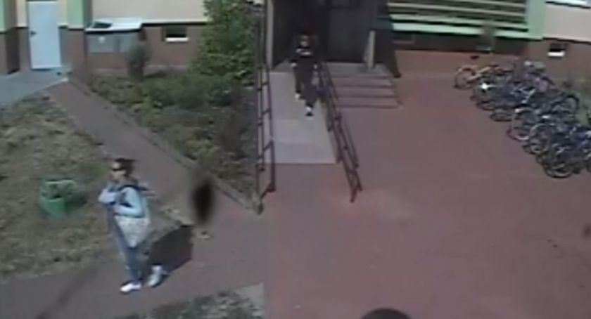 Dęblin. Policja szuka złodziejek, które okradły starszą kobietę. Poznajesz osoby ze zdjęcia?